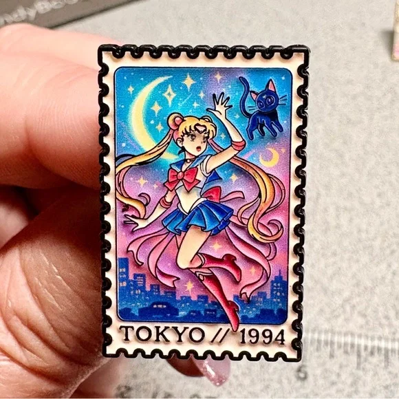 Sailor Moon Enamel Pin - Picture 2 of 4
